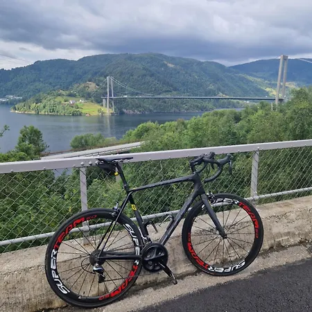 Hillfront 60